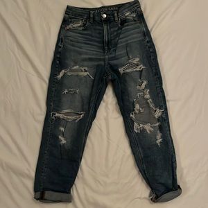 Super cute American eagle ripped jeans. Perfect condition.